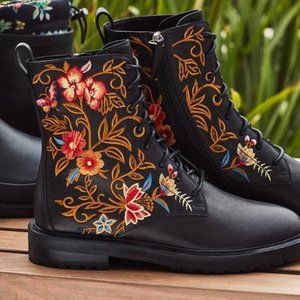 NWT Johnny Was Taline Lace Up Embroidered Boots